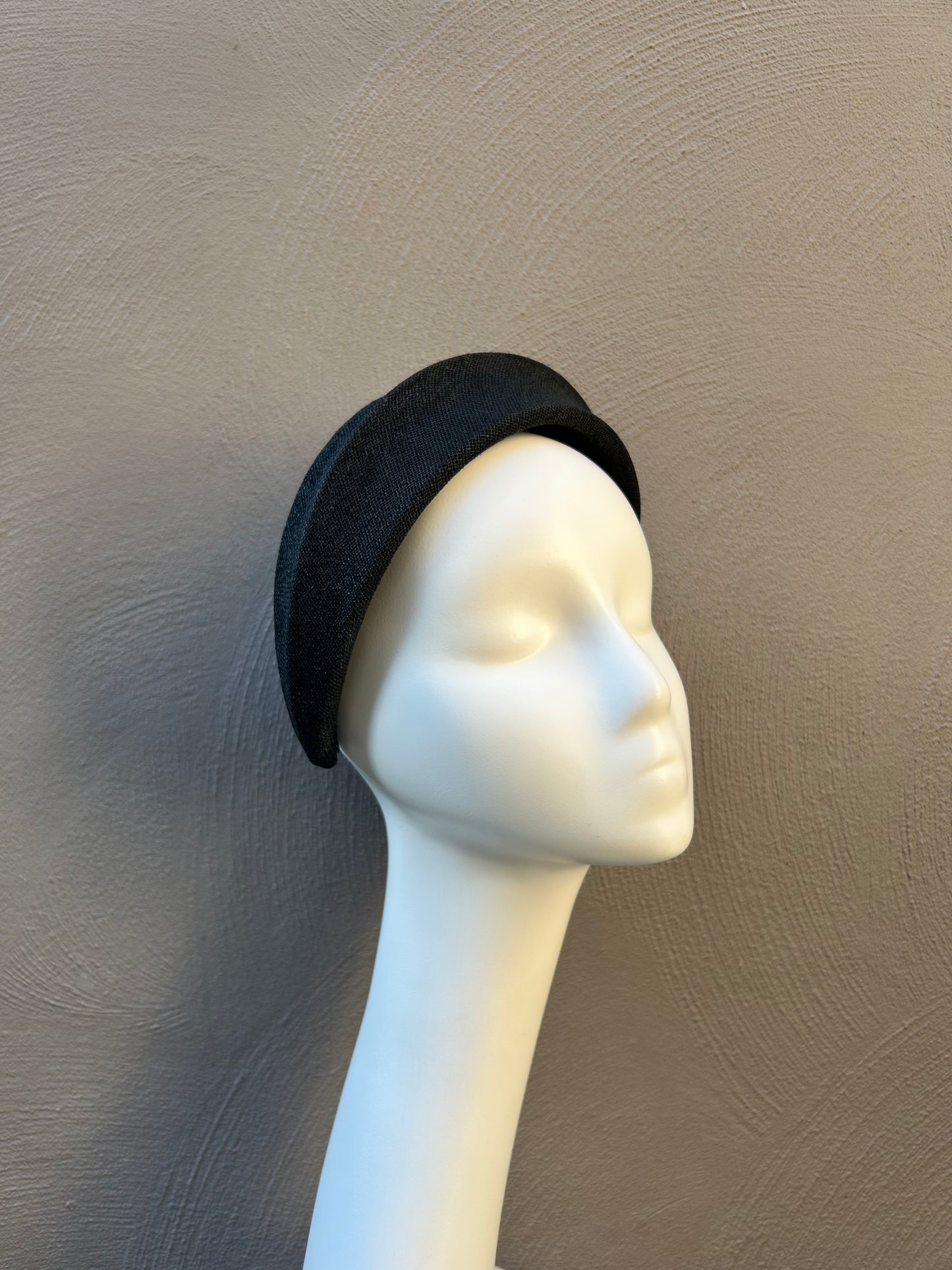 Classic black headpiece for Derby Day