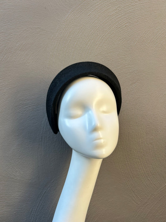 Classic black headpiece for Derby Day