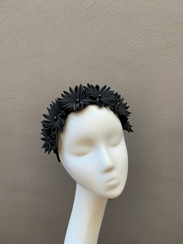 Black Pinwheel Crown